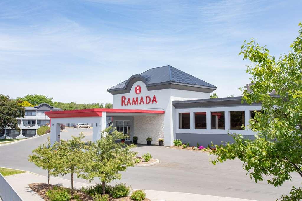 Quality Inn & Conference Centre Kingston Central Екстер'єр фото