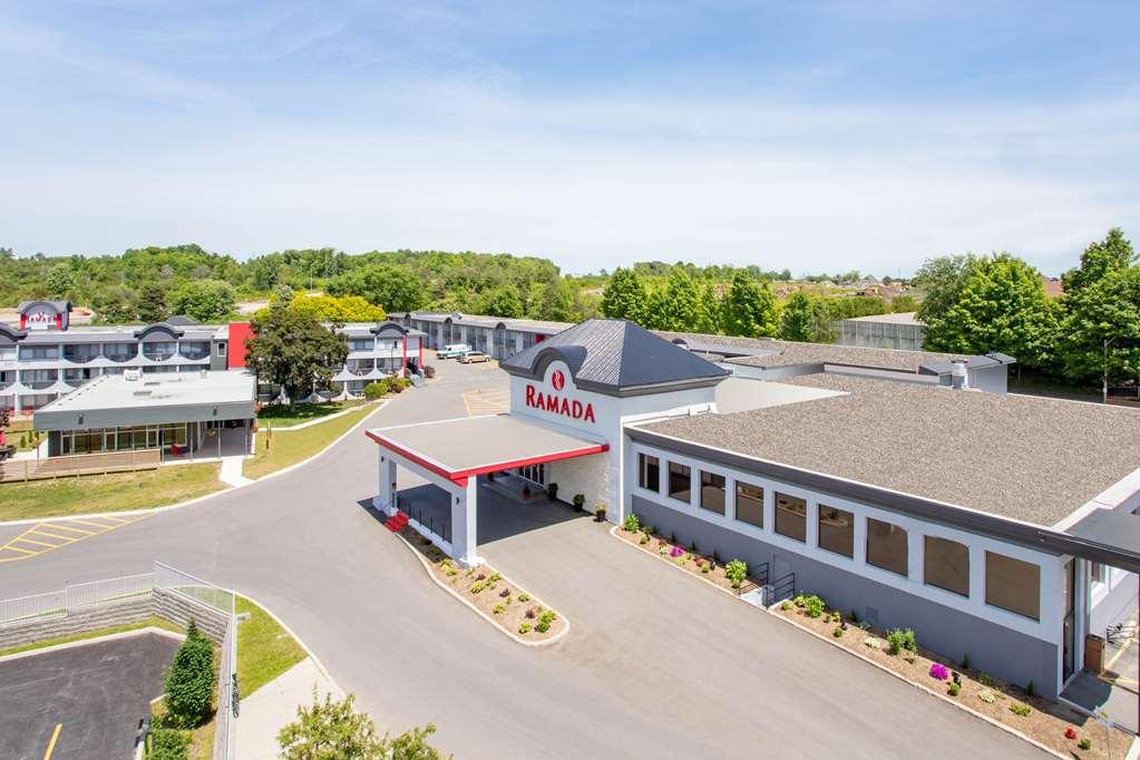 Quality Inn & Conference Centre Kingston Central Екстер'єр фото