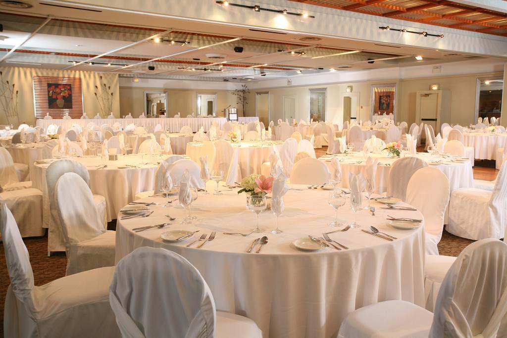 Quality Inn & Conference Centre Kingston Central Ресторан фото