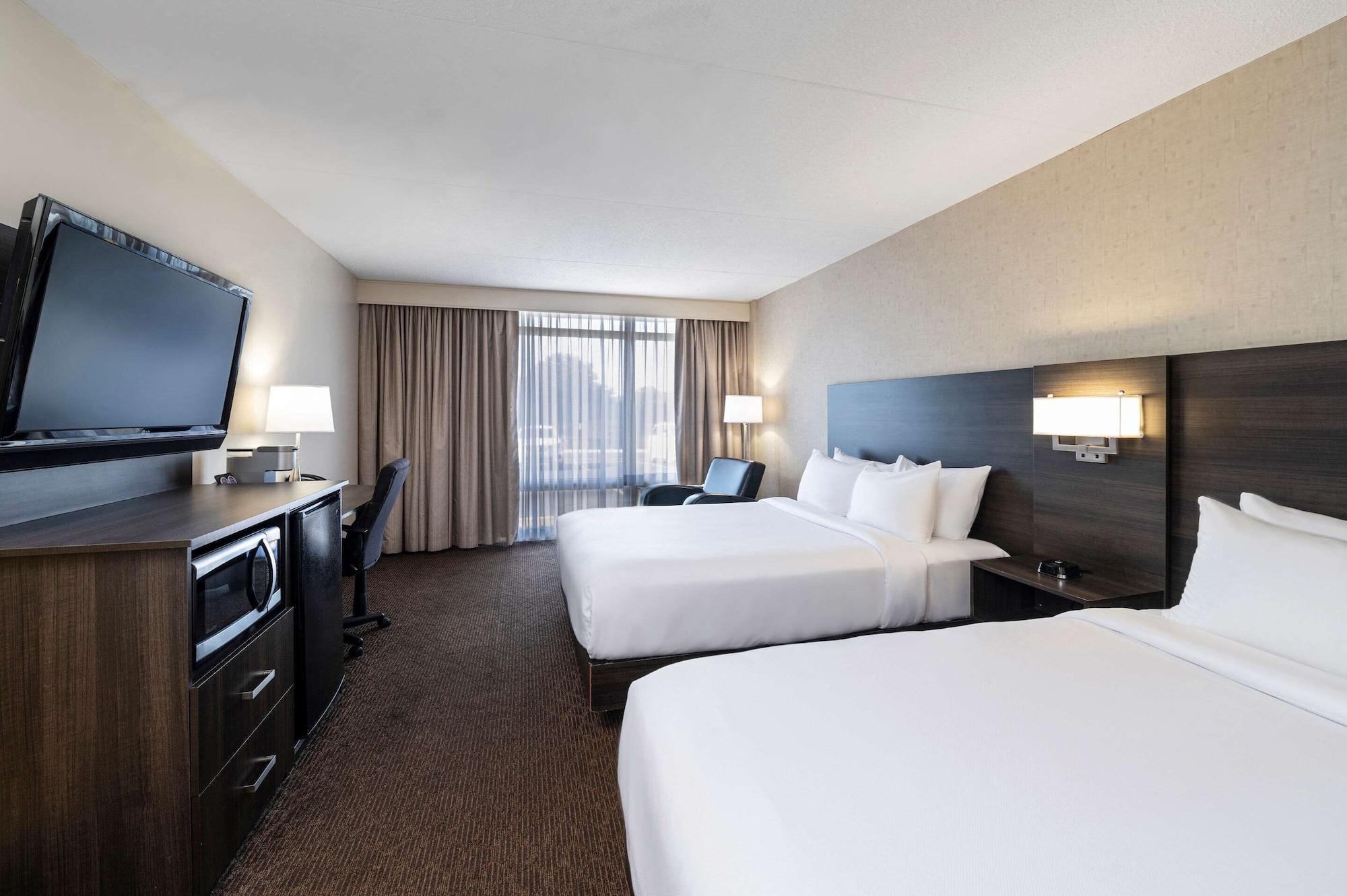 Quality Inn & Conference Centre Kingston Central Екстер'єр фото