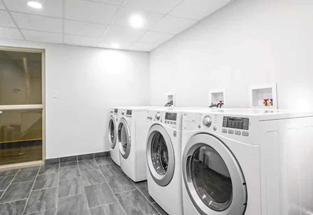 Quality Inn & Conference Centre Kingston Central Екстер'єр фото