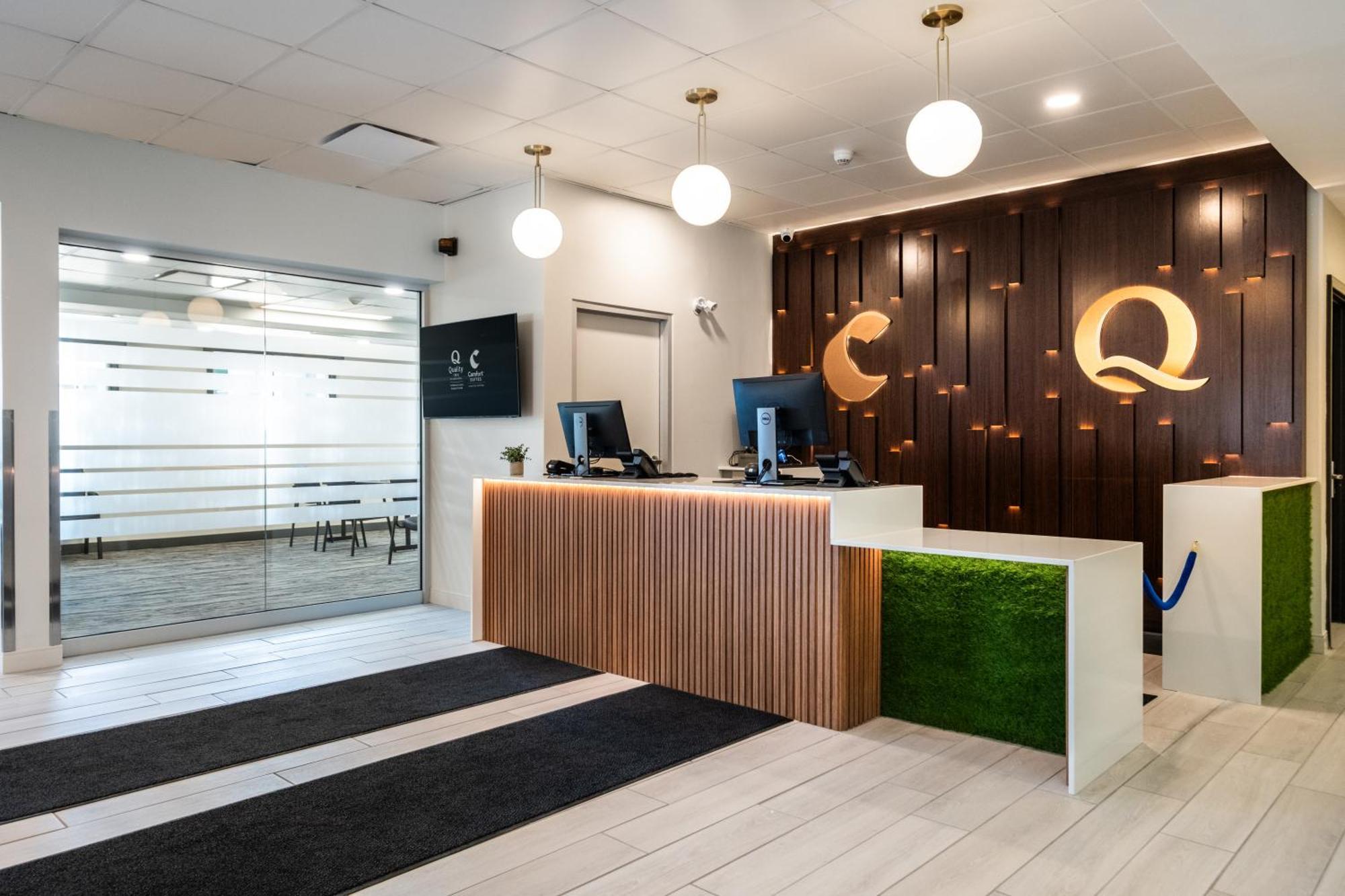 Quality Inn & Conference Centre Kingston Central Екстер'єр фото