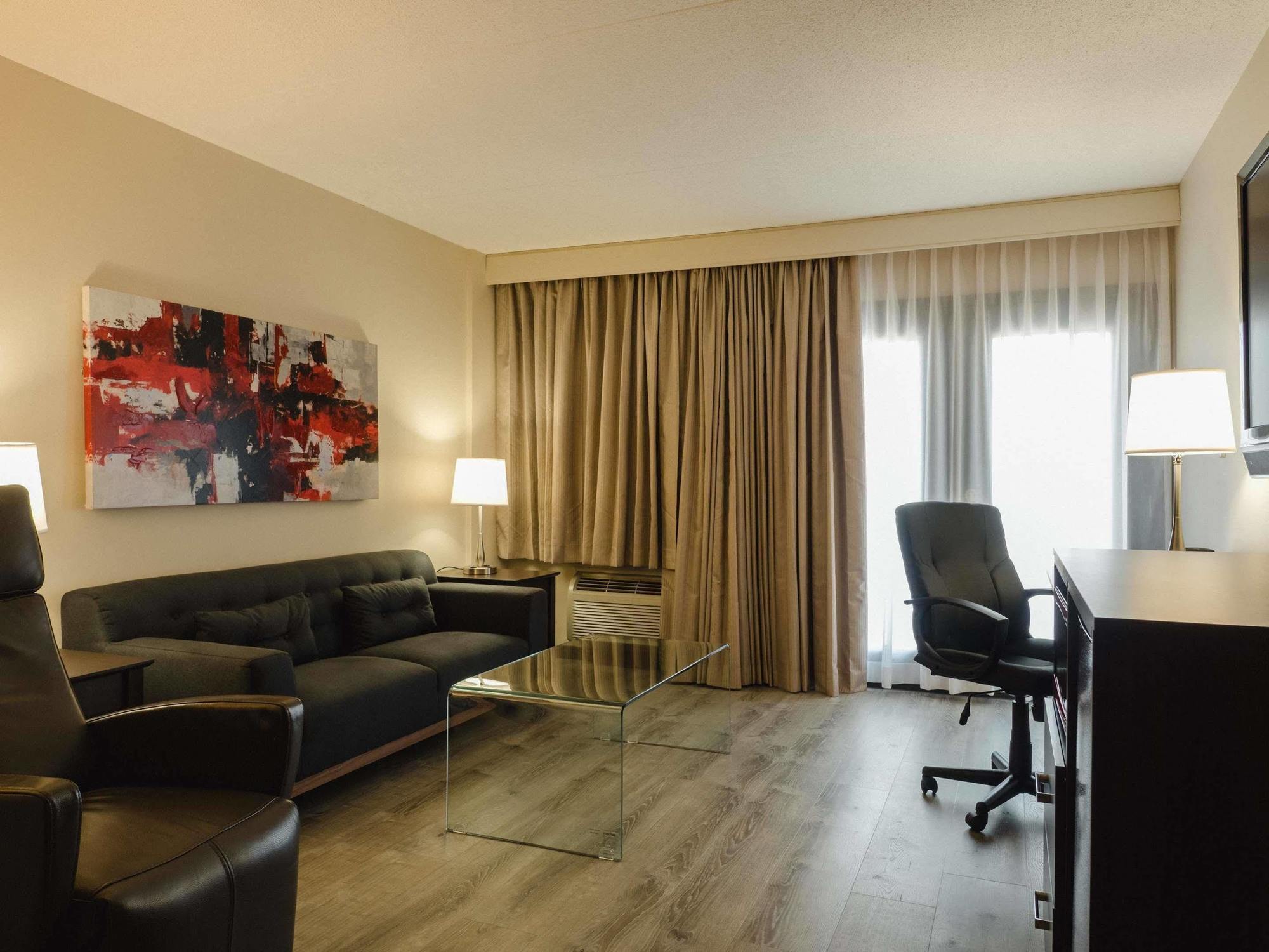 Quality Inn & Conference Centre Kingston Central Екстер'єр фото