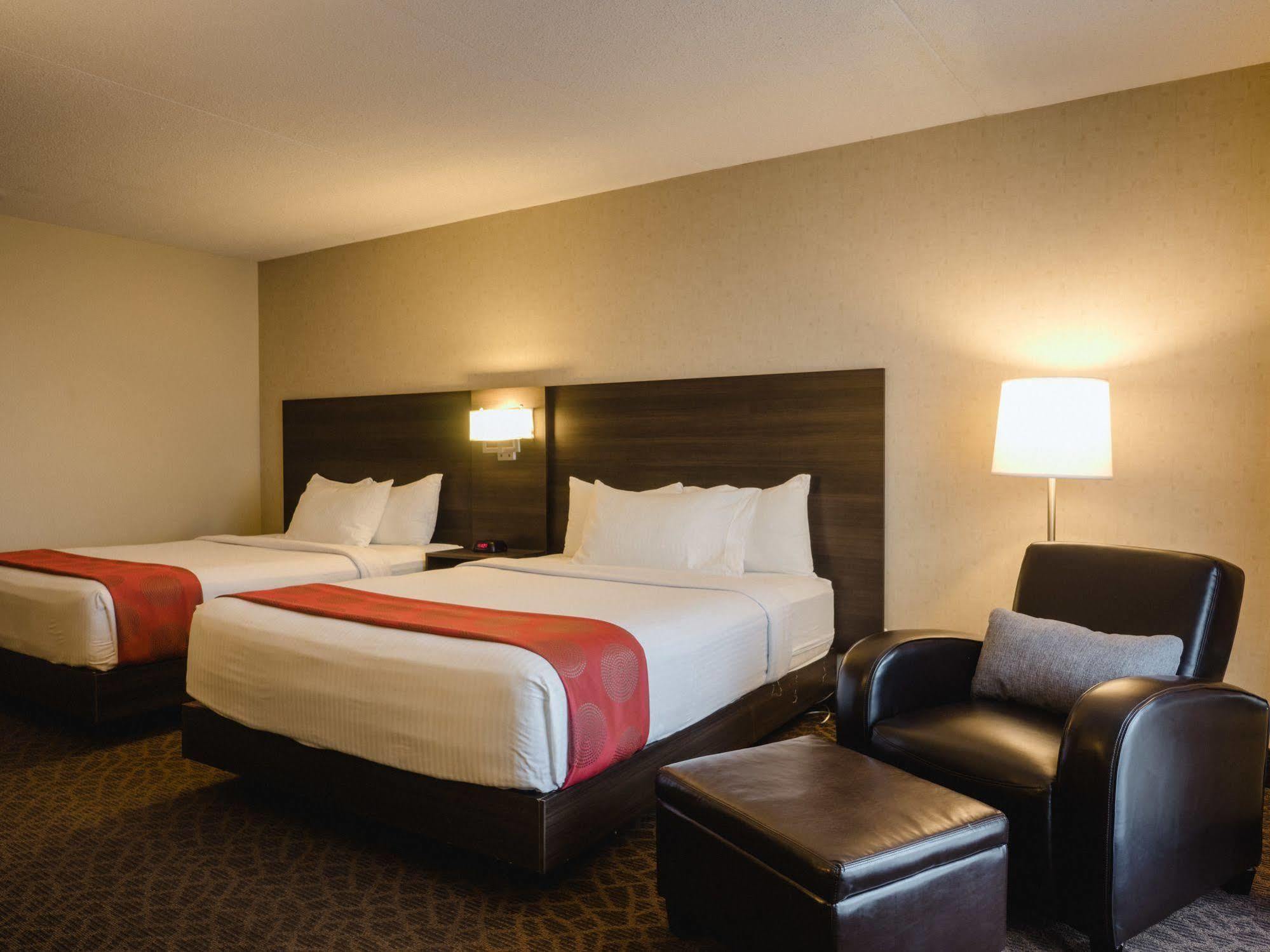 Quality Inn & Conference Centre Kingston Central Екстер'єр фото