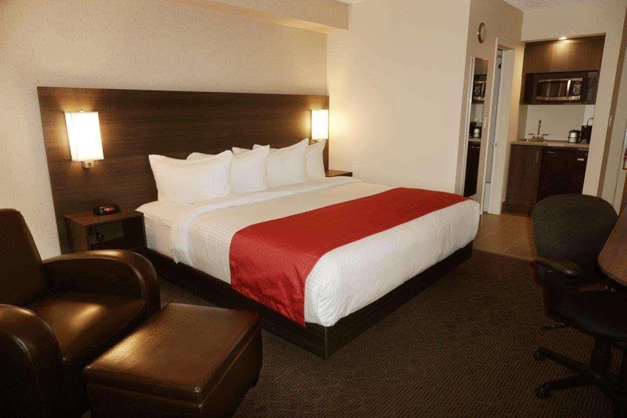 Quality Inn & Conference Centre Kingston Central Екстер'єр фото