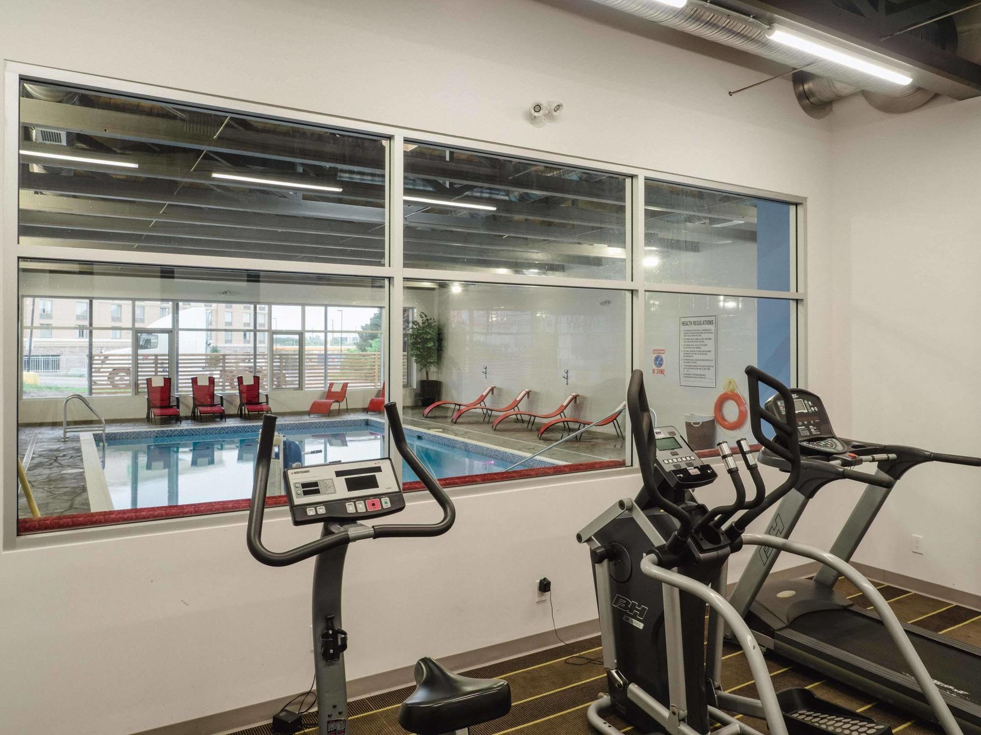 Quality Inn & Conference Centre Kingston Central Екстер'єр фото